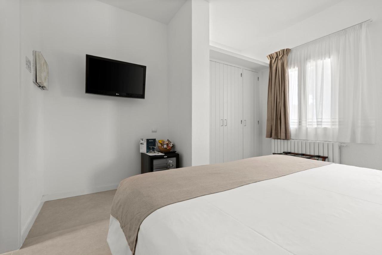 Hotel Calina Cadaques Luaran gambar