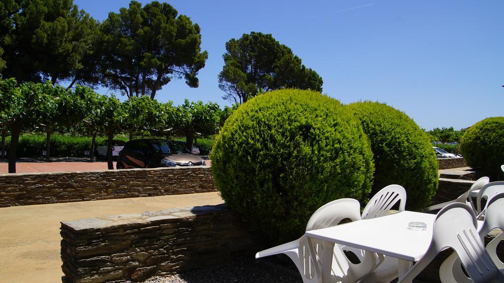 Hotel Calina Cadaques Luaran gambar